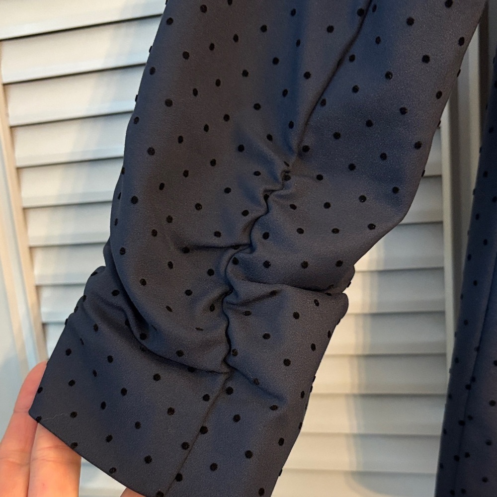 Yest Navy Polka Dot Blazer with 3/4 Ruched Sleeves Women’s Size 8 - Picture 4 of 9